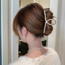 Load image into Gallery viewer, Pearl Beaded Hair Clip Claw