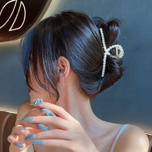Load image into Gallery viewer, Pearl Beaded Hair Clip Claw
